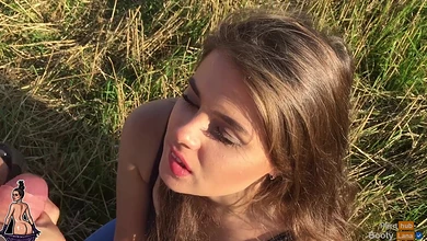 Пацан превратил свою девушку в публичную соску и теперь зарабатывает на ней денежки