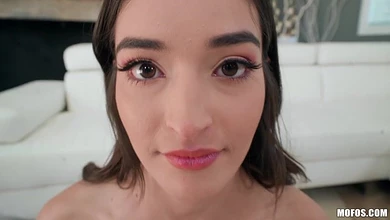 Горловой минет от милой девчонки вызвал огромный прилив в стояк для дальнейшего перепиха