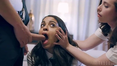 Брат и сестра пригласили сексуальную темнокожую очкаричку потрахаться втроем