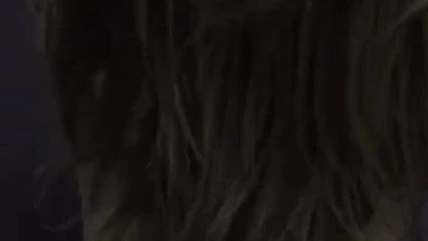 Мужик поставил жопастую украинку раком и трахая ее сзади, снимает все на камеру