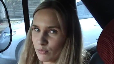 Парень решил трахнуть сексуальную квартирантку в душе, вместо оплаты за квартиру