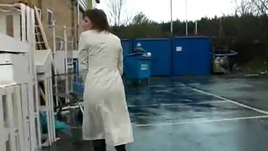 Участницы клуба "золотой дождь" выпустили подборку писсинга в самых разных местах на улице