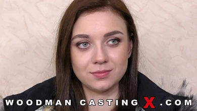 Украинка Kira Axe пришла на порнокастинг Вудмана и дала во все дырочки