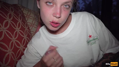 Брат не намерен помогать сводной сестричке, пока та по-быстрому ему не подрочит. Уговорил: отсосала!