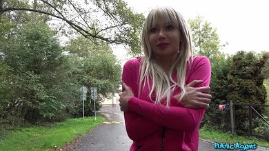 Увёл русскую потерявшуюся студенточку в дом, показал деньги - и выеб, как распоследнюю шлюху