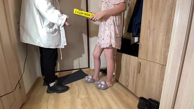 Худая жена расплатилась за пиццу пиздищей, а её муж-куколд в это время наяривал перец