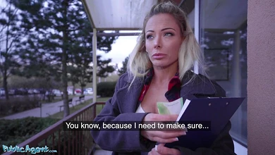 Чтобы спасти медведей от пожара, блондинка готова сосать хуй и ебаться за деньги