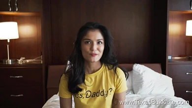 В несколько писюнов опердолили бабу и залили её морду кончиной